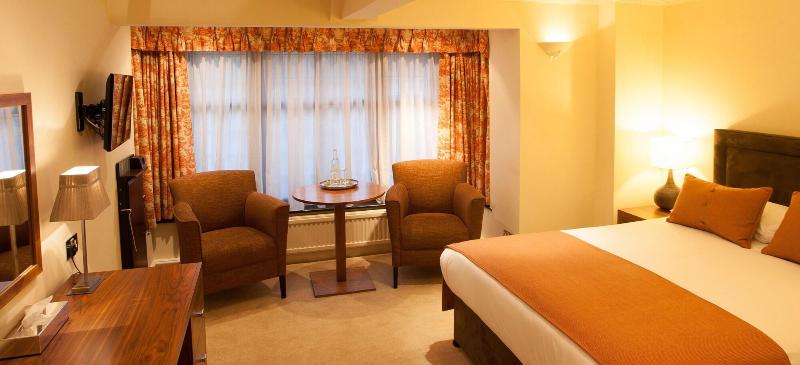 Stirrups Hotel - Oda