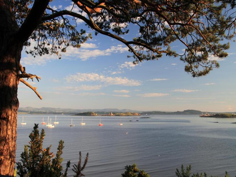 Aberdour Hotel & Stables Rooms - Genel