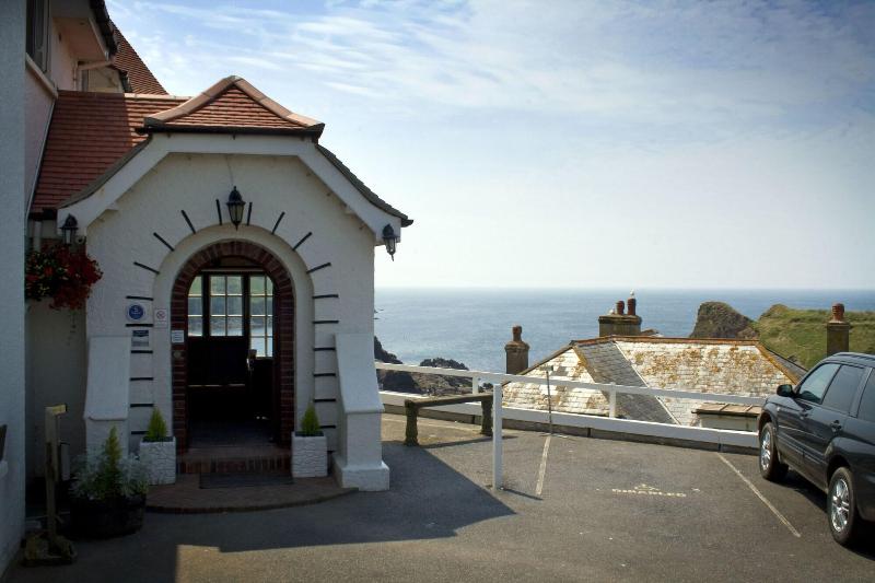 The Cottage Hotel - Genel