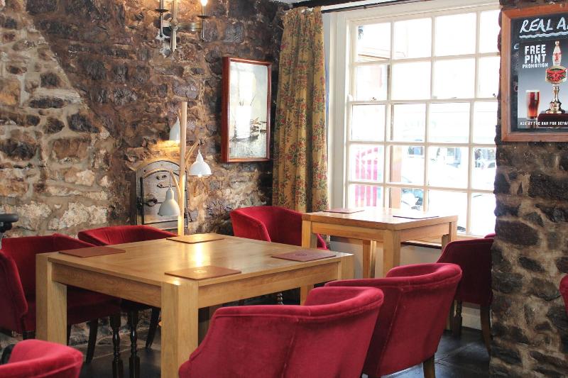 Old Kings Arms Hotel - Bar