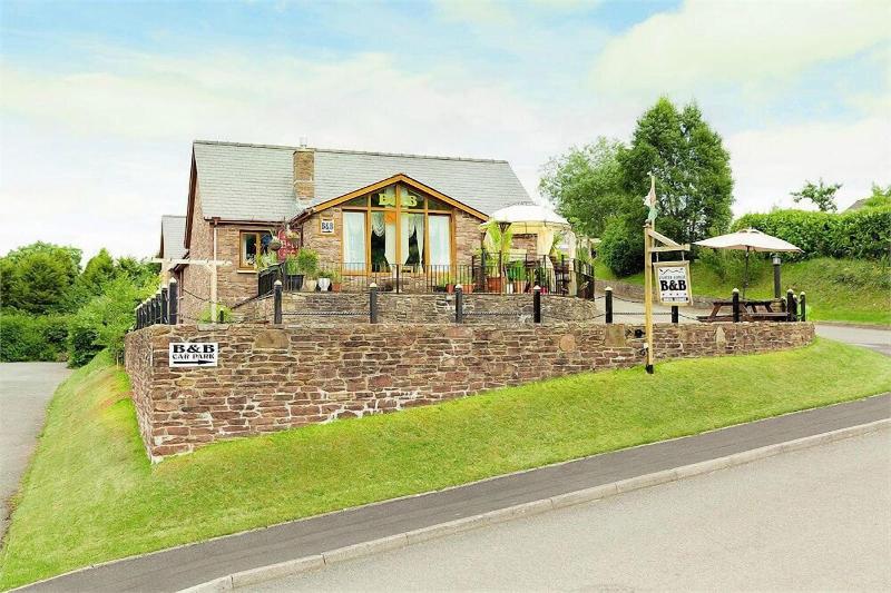 Castle Lodge B&B - Genel