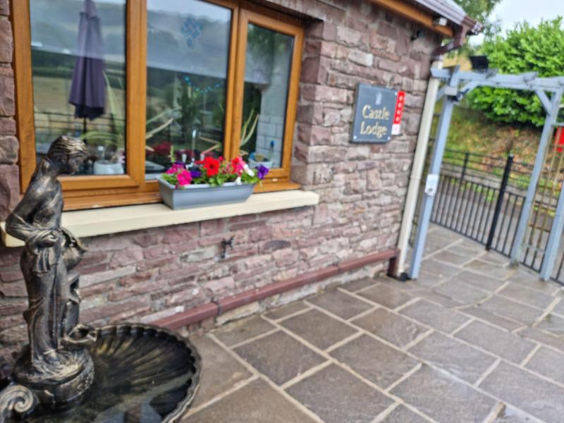 Castle Lodge B&B - Genel