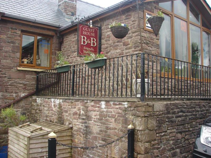 Castle Lodge B&B - Genel