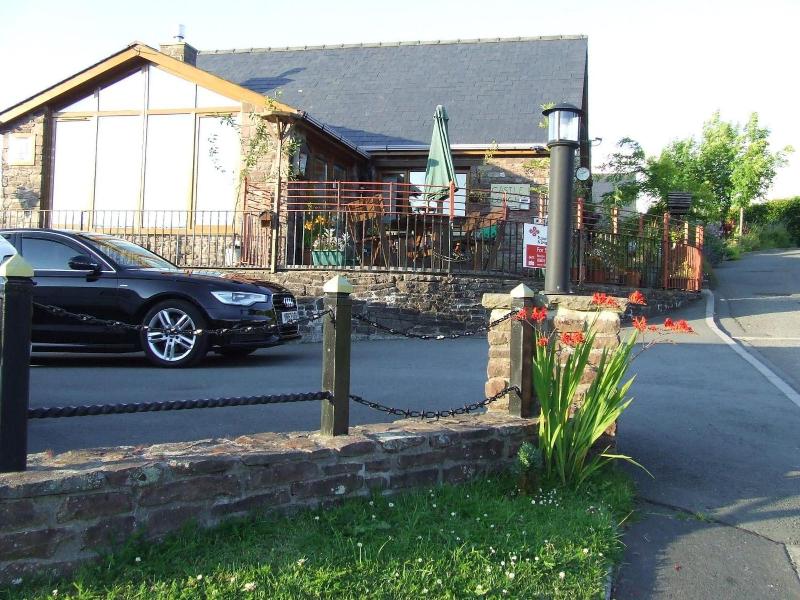 Castle Lodge B&B - Genel