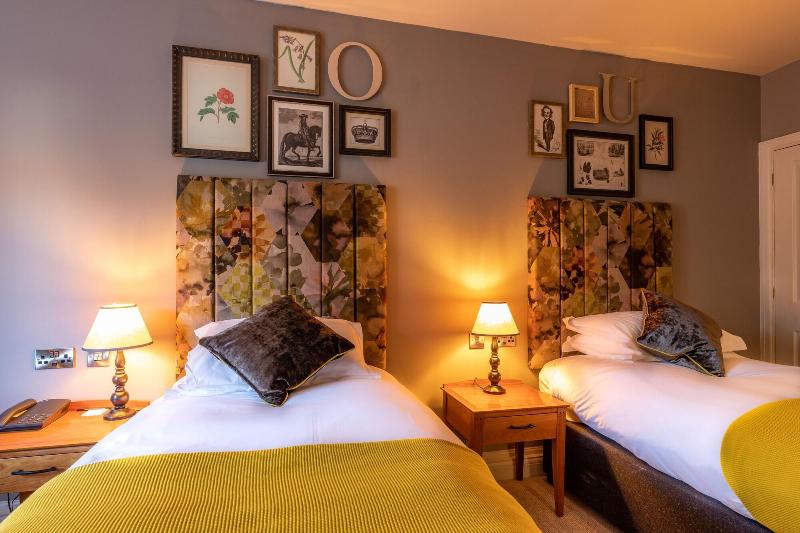 Crown Hotel - Oda