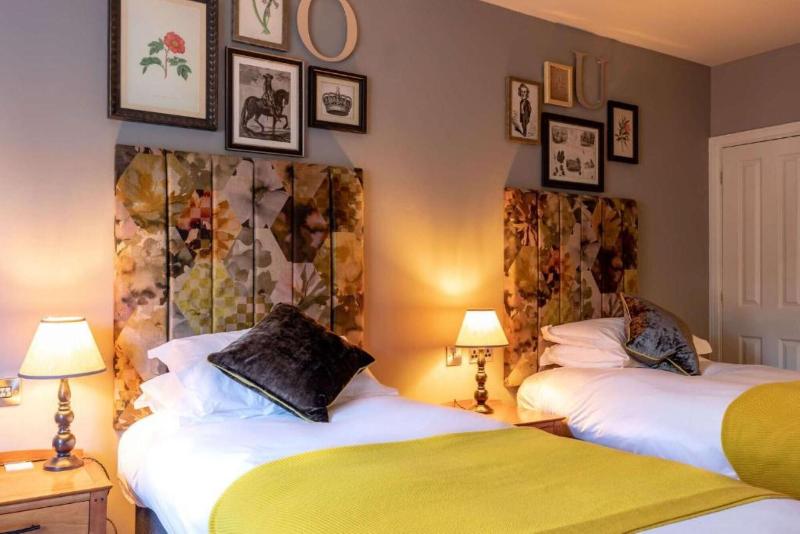 Crown Hotel - Oda