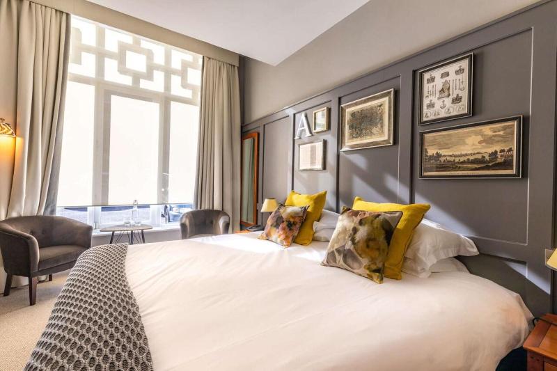 Crown Hotel - Oda
