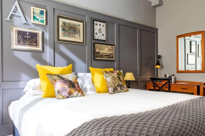 Crown Hotel - Oda