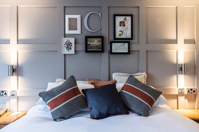 Crown Hotel - Oda