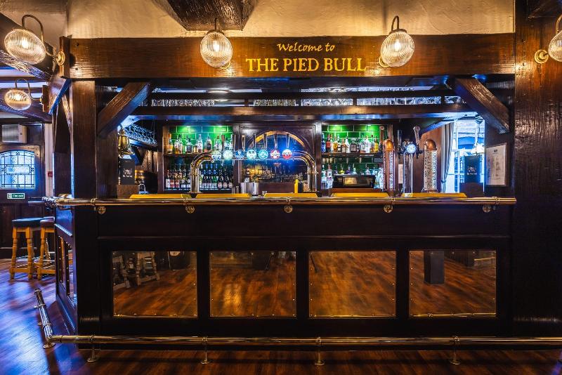 The Pied Bull - Bar