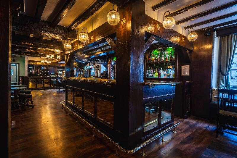The Pied Bull - Bar