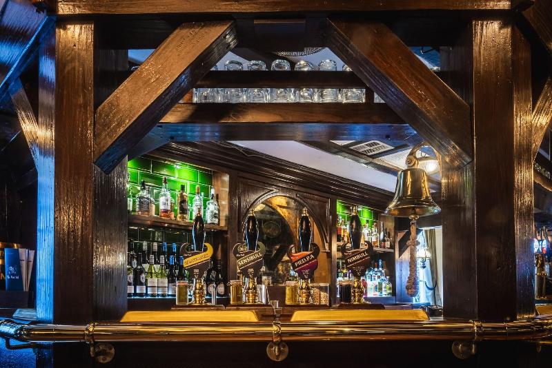 The Pied Bull - Bar