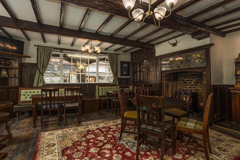 The Pied Bull - Bar