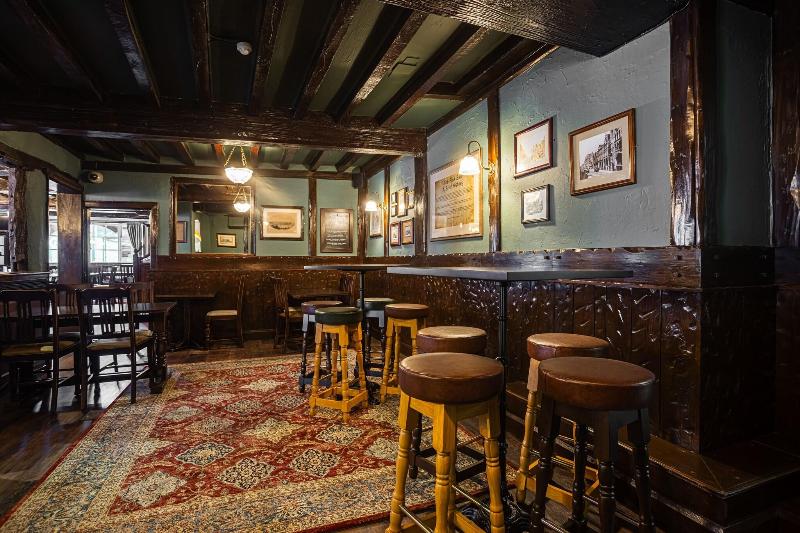 The Pied Bull - Bar