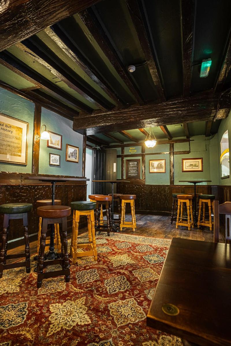 The Pied Bull - Bar