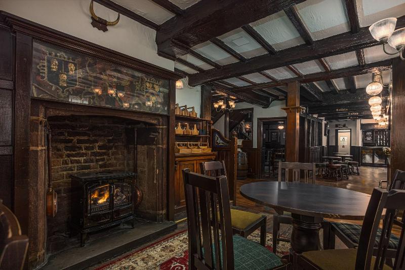 The Pied Bull - Bar
