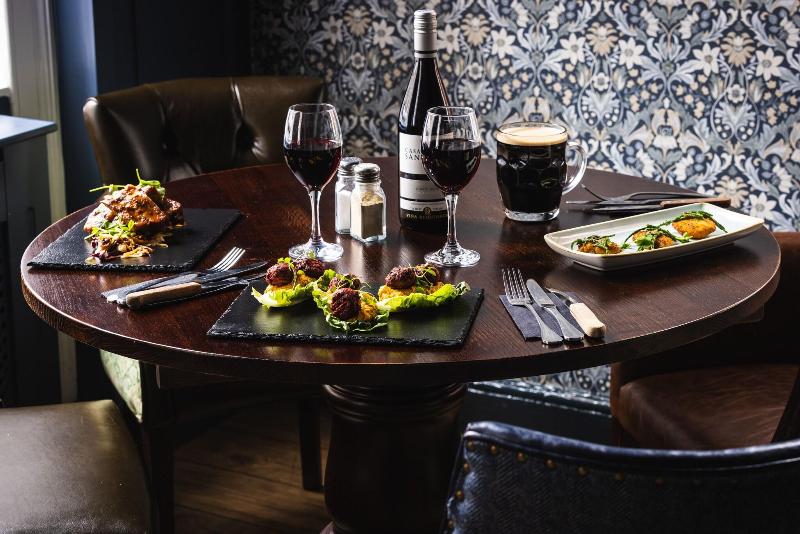 The Pied Bull - Restoran