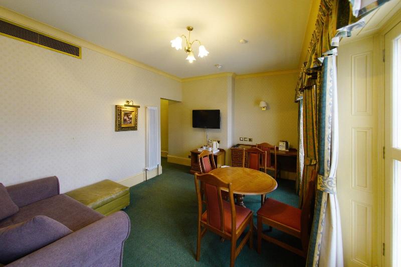 Three Queens Hotel - Oda
