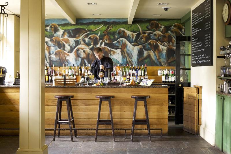 Hare And Hounds Hotel - Bar