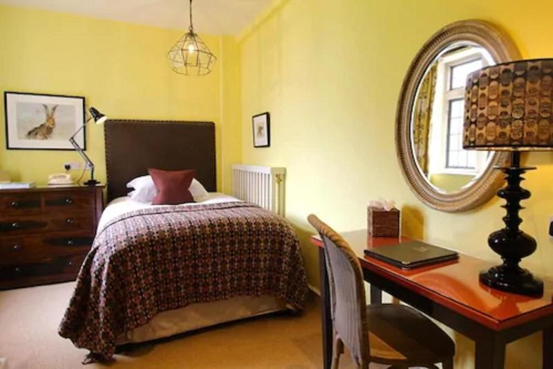 Hare And Hounds Hotel - Oda