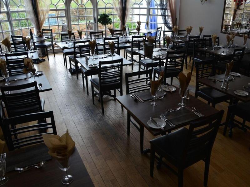 Crown Hotel - Restoran