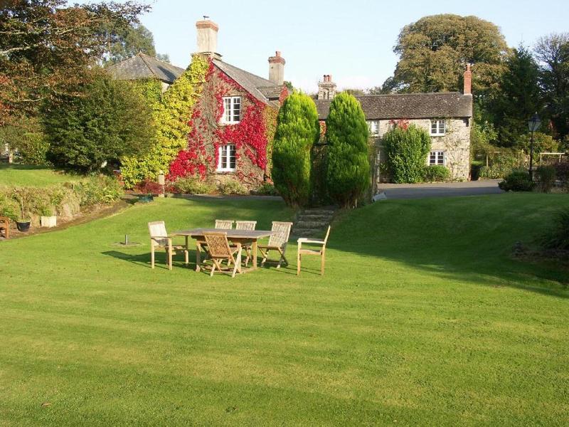 Collaven Manor Hotel - Genel