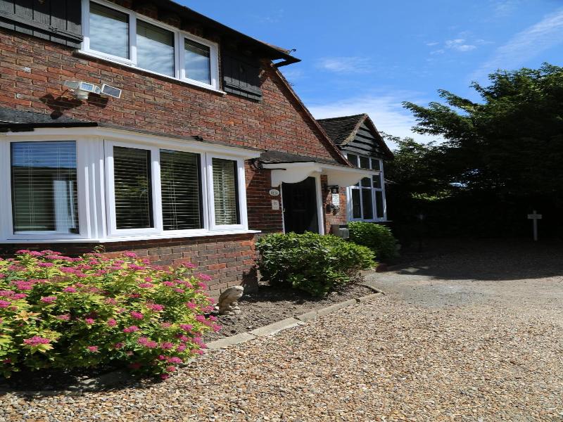 Debden Guest House - Genel