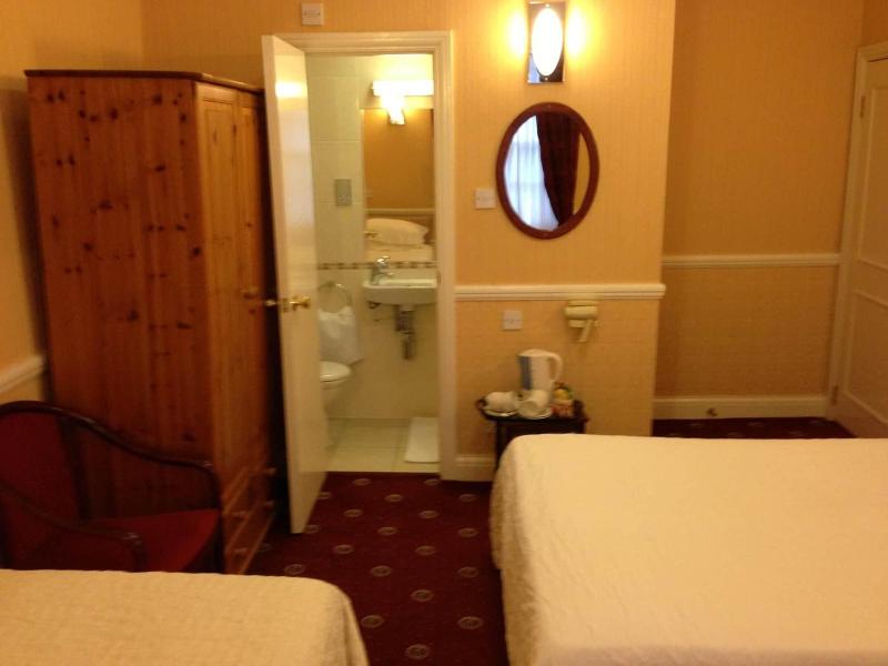 Balmoral House Hotel - Oda