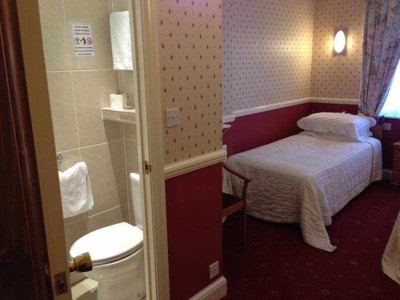Balmoral House Hotel - Oda