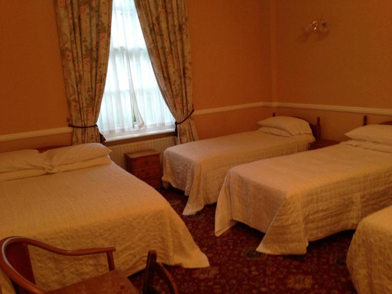 Balmoral House Hotel - Oda