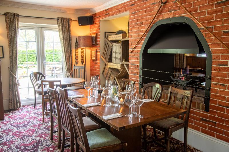 The Mortimer Arms - Genel