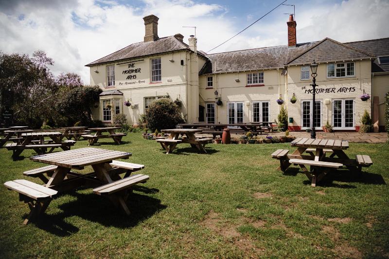 The Mortimer Arms - Genel