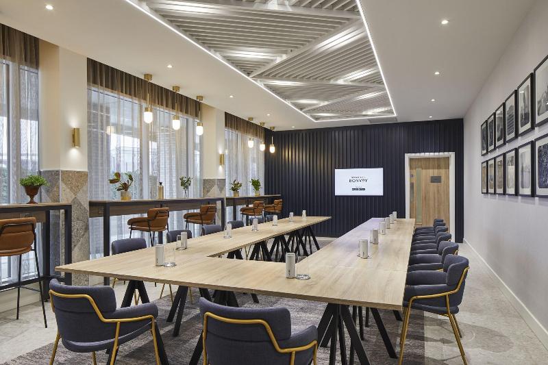 Courtyard By Marriott London City Airport - Toplantı