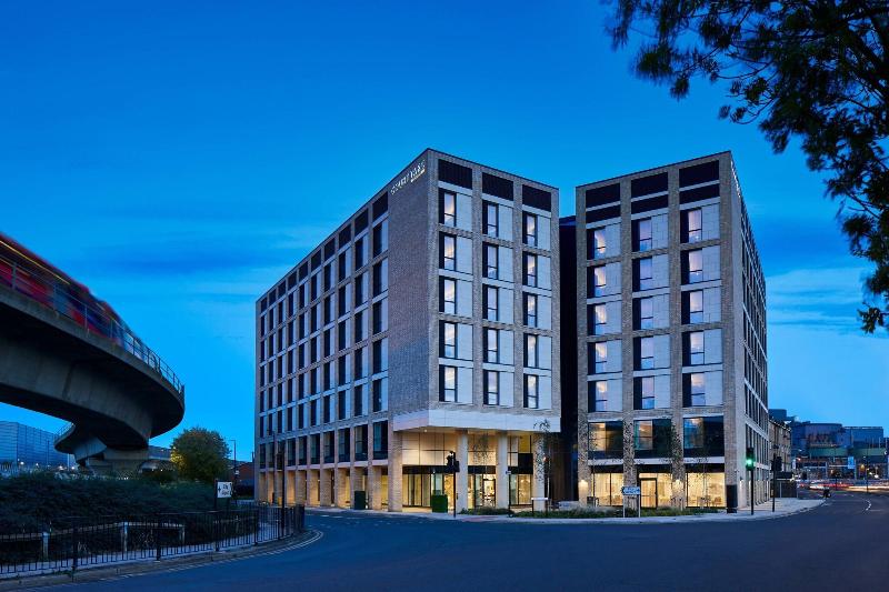 Courtyard By Marriott London City Airport - Genel
