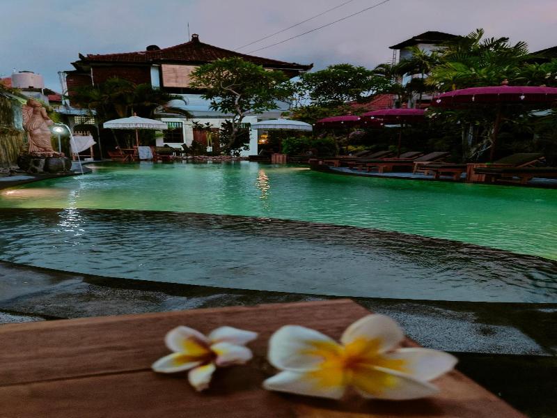 Berlian Beach Inn Kuta - Havuz