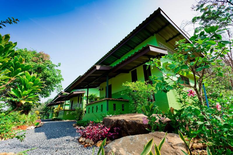 The Mouth Resort - Genel