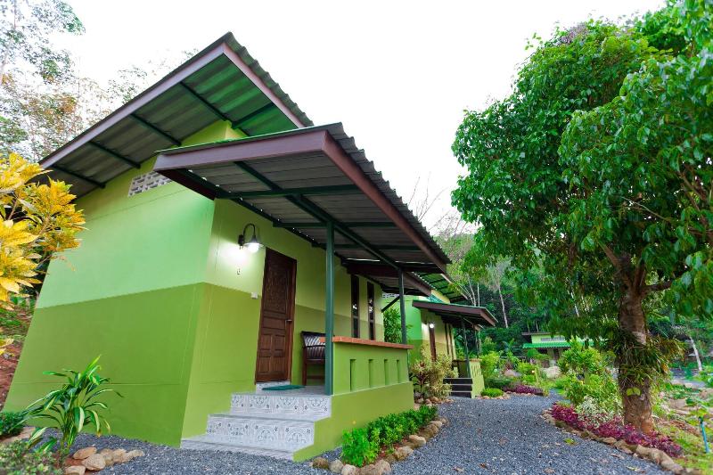 The Mouth Resort - Genel