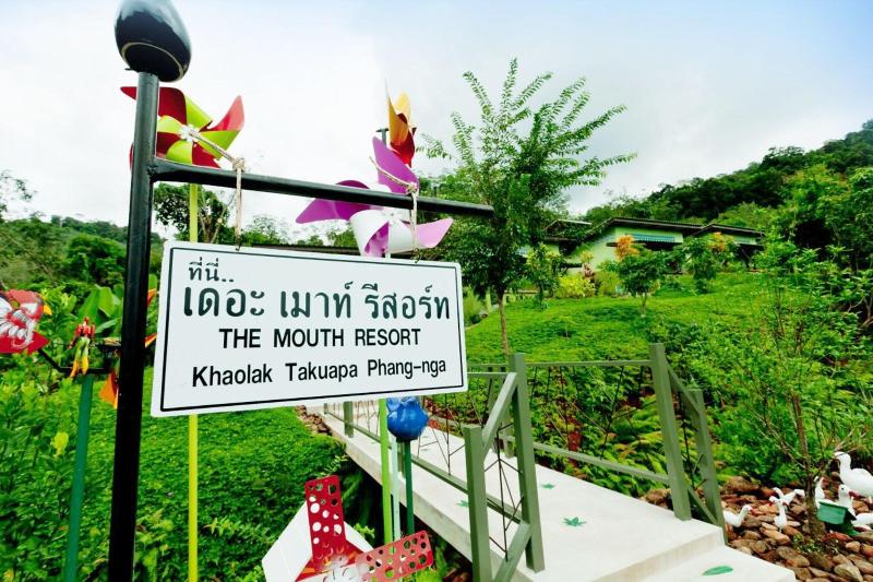 The Mouth Resort - Genel