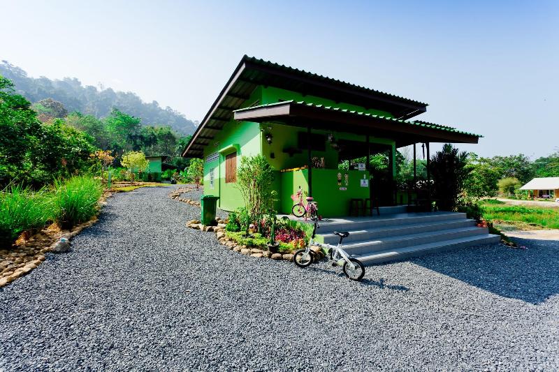 The Mouth Resort - Genel