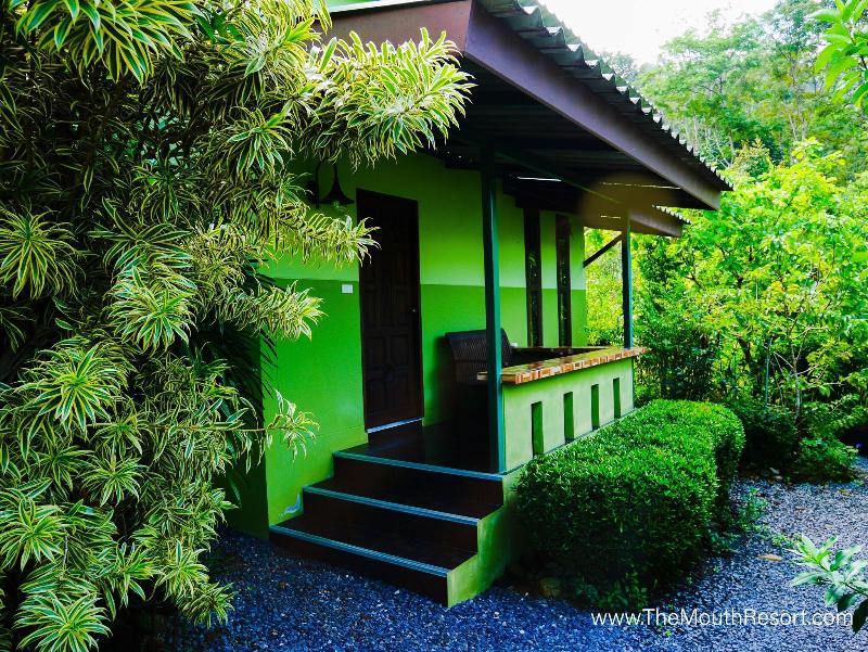 The Mouth Resort - Genel