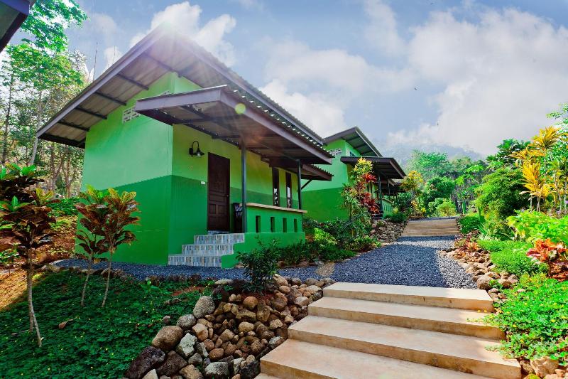 The Mouth Resort - Genel