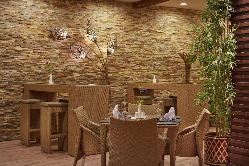 Coral Sea Beach & Aqua Park - Restoran