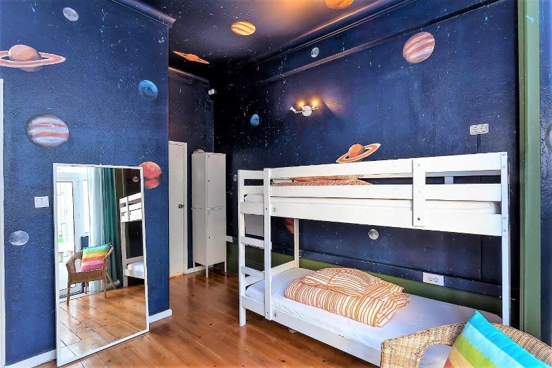 Supernova - Hostel - Oda