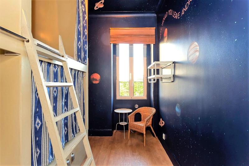 Supernova - Hostel - Oda