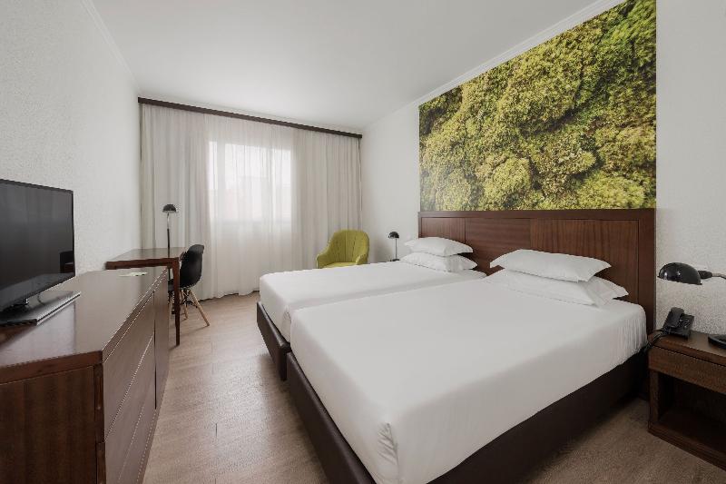 Neat Hotel Avenida - Oda