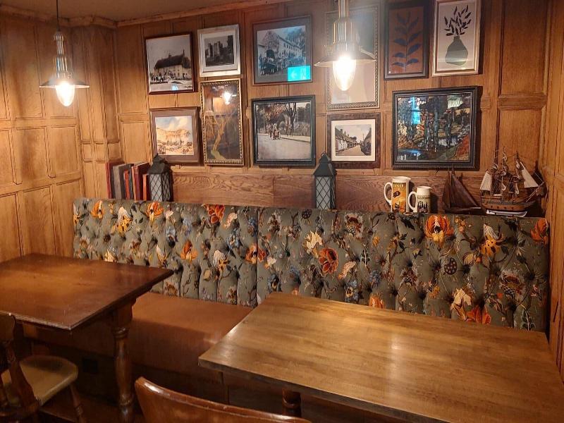 The Red Lion - Bar