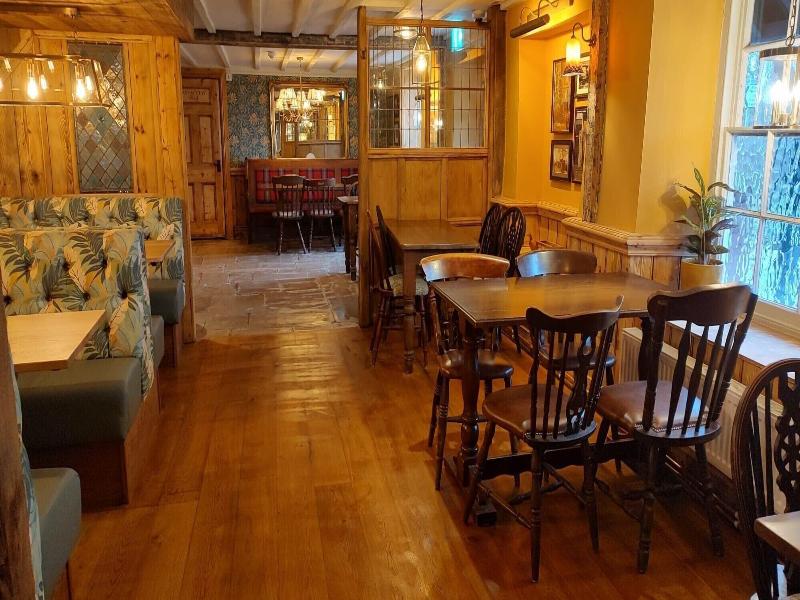 The Red Lion - Bar