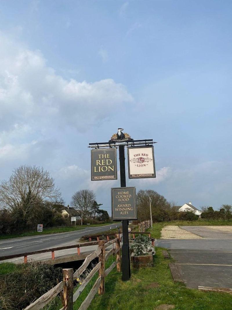 The Red Lion - Genel