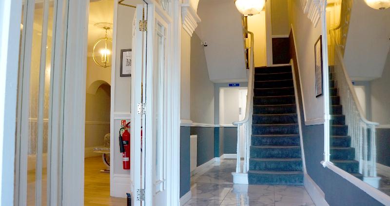 The Pier Hotel - Lobi