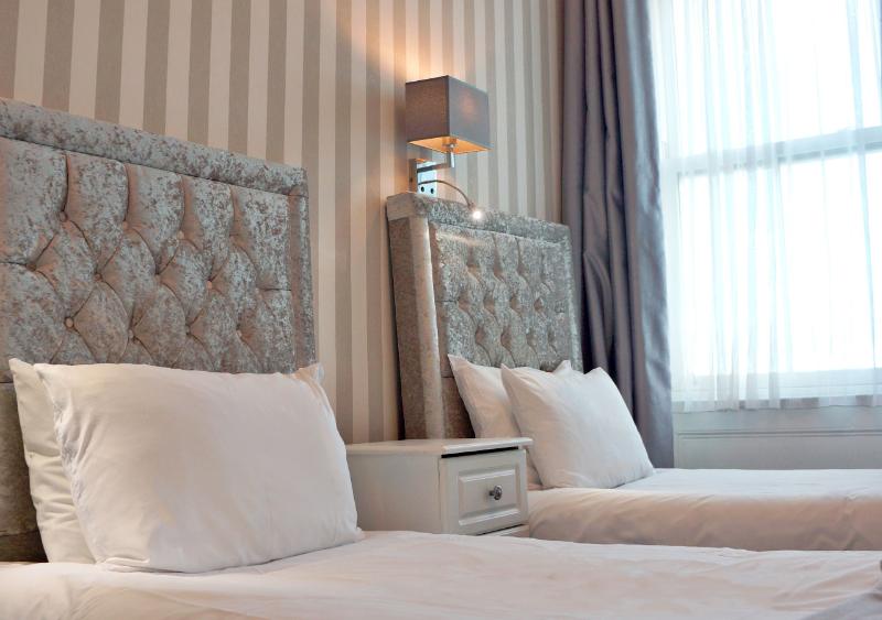 The Pier Hotel - Oda